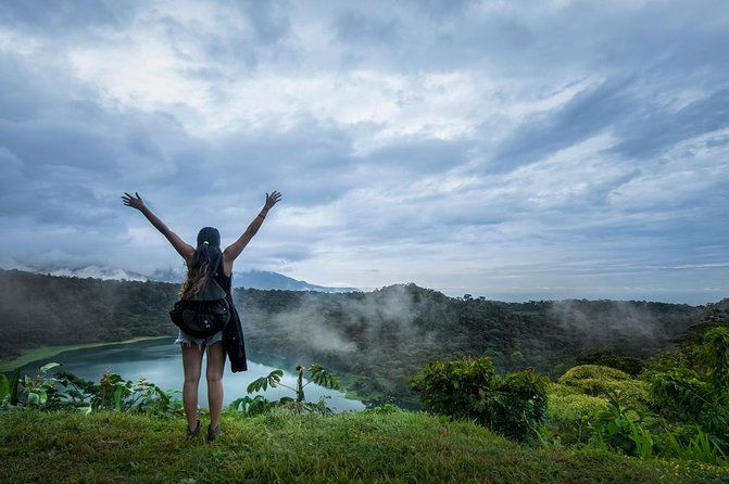 hiking-to-hule-volcanic-lagoon