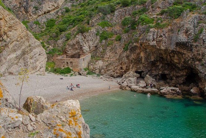 hiking-tour-to-the-paradise-beach-2