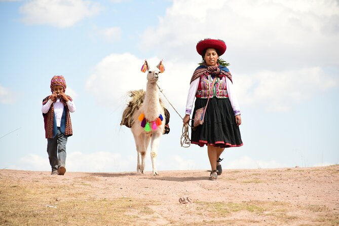 hiking-with-llamas-and-alpacas-in-the-sacred-valley-of-the-incas