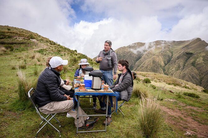 hiking-with-llamas-and-alpacas-in-the-sacred-valley-of-the-incas