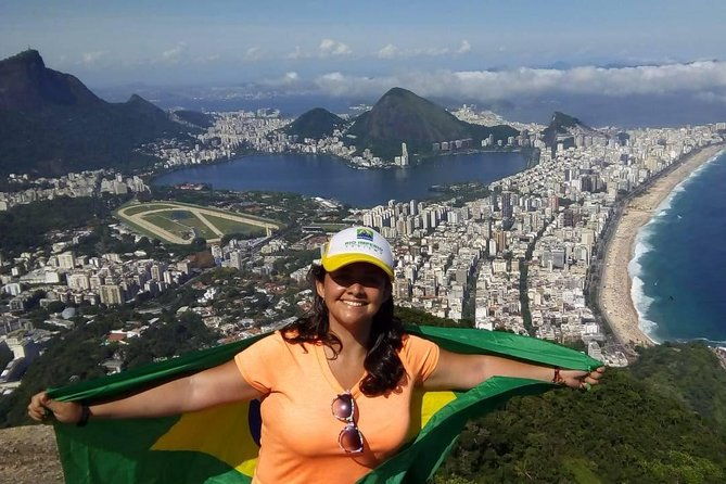 hikking-the-favela-morro-dois-irmaos