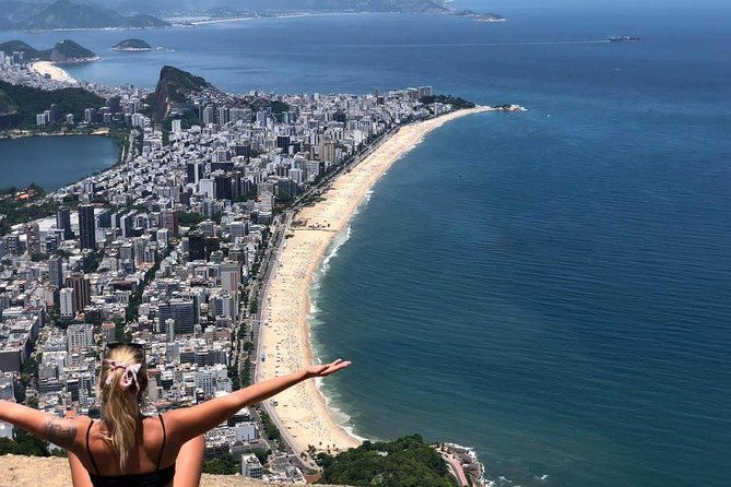 hikking-the-favela-morro-dois-irmaos