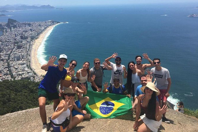 hikking-the-favela-morro-dois-irmaos
