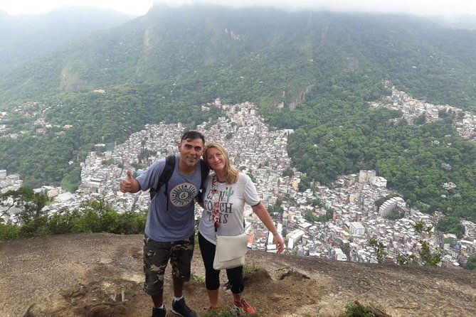 hikking-the-favela-morro-dois-irmaos