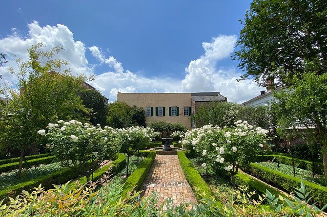 hilarious-phenomenal-ghost-murder-history-voodoo-tour