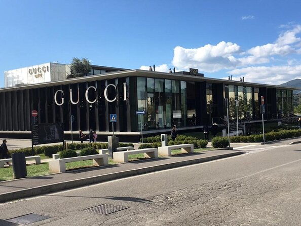 hire-a-driver-for-the-mall-outlet-limousine-service-florence