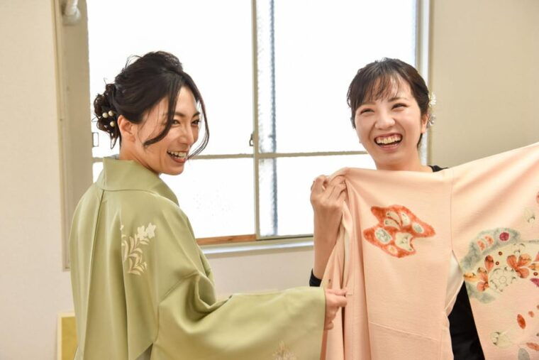 hiroshima-dressing-kimono-and-strolling-around-the-town