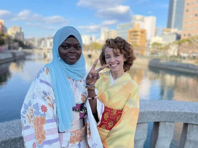 hiroshima-dressing-kimono-and-strolling-around-the-town