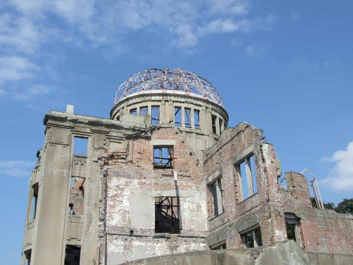 hiroshima-fulfilled-highlights-private-tour-with-a-local