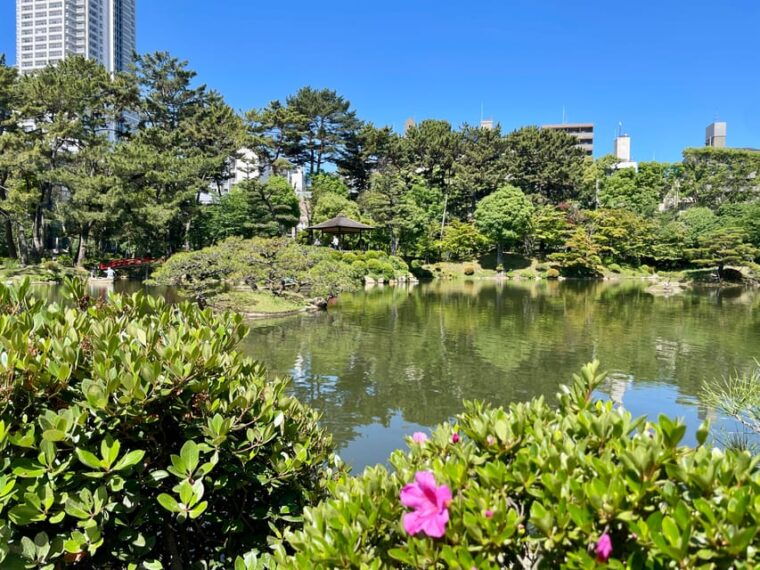 hiroshima-fulfilled-highlights-private-tour-with-a-local