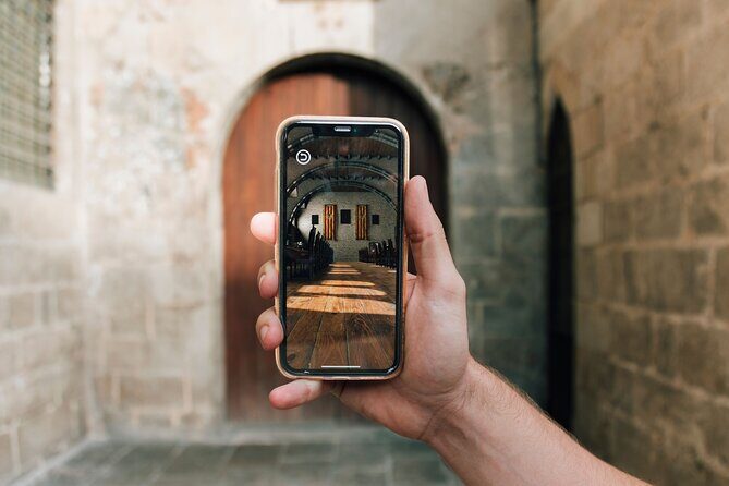 HistARy: Guided tour of the Gothic Quarter with Augmented Reality - A Closer Look at the Gothic Quarter Tour