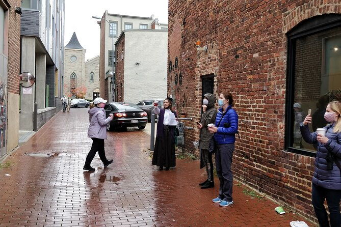 historic-alleyways-guided-walking-tour-of-washington-dc-2