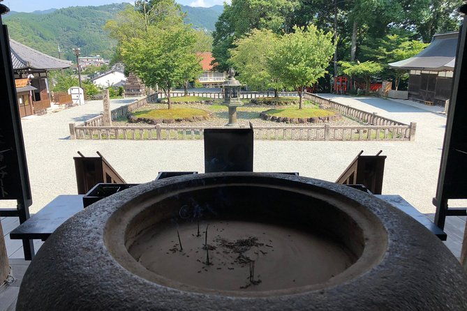 historic-and-natural-guided-hike-in-yoshino