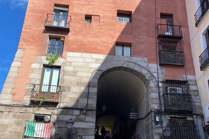 historic-madrid-a-walk-through-the-austrias-neighborhood