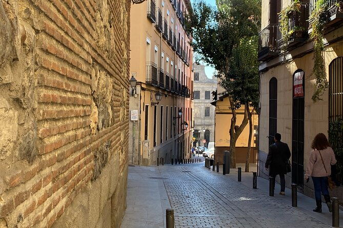 historic-madrid-a-walk-through-the-austrias-neighborhood