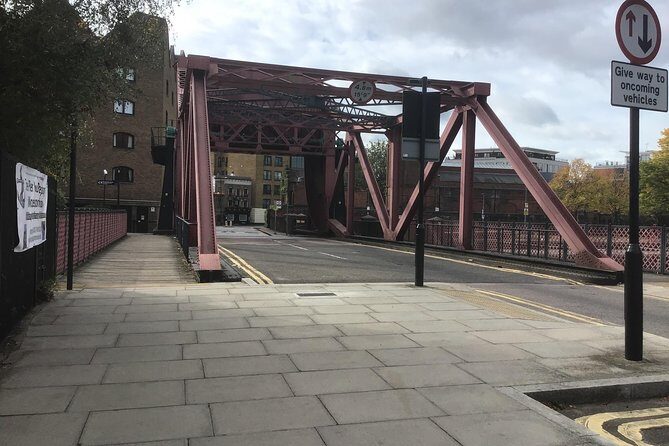 Historic walk of East Londons Wapping Docks and its famous Pubs - An In-Depth Look at the Wapping Docks Tour