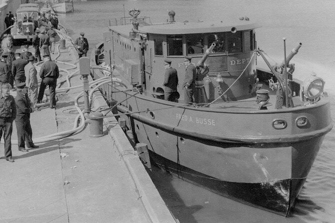 historical-and-architectural-chicago-fireboat-river-lake-cruise-2