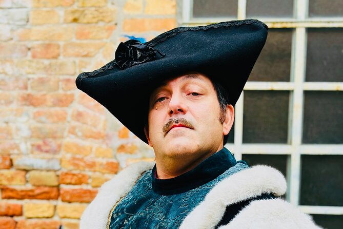 historical-journey-and-dress-up-experience-in-venetian-carnival