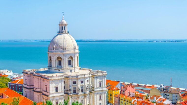 historical-tuk-tuk-tour-viewpoints-and-old-neighborhoods