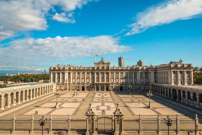 historical-visit-to-the-royal-palace-madrid