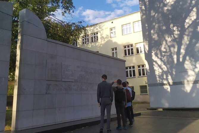historical-walking-tour-of-jewish-warsaw