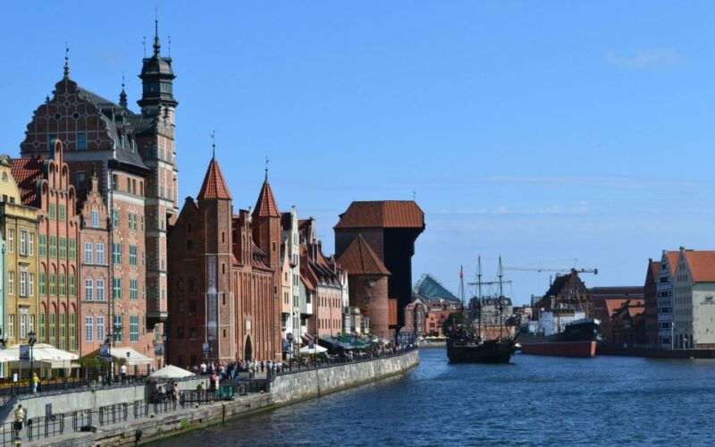 history-of-gdansk-tour-by-kayak-on-the-motlawa-river