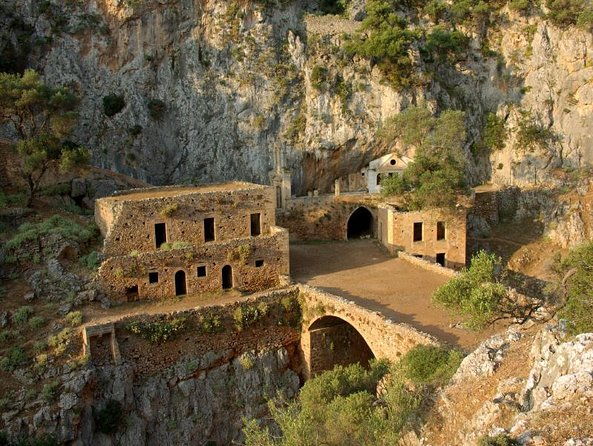 history-of-santorini-private-tour-wine-routes-guided-tour