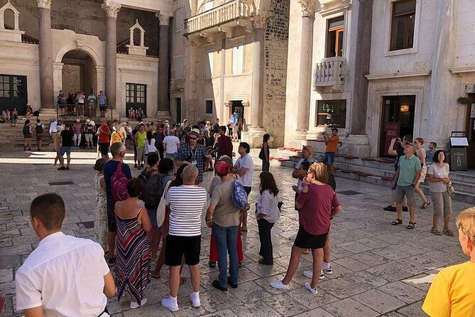 history-split-walking-tour-in-french-small-group