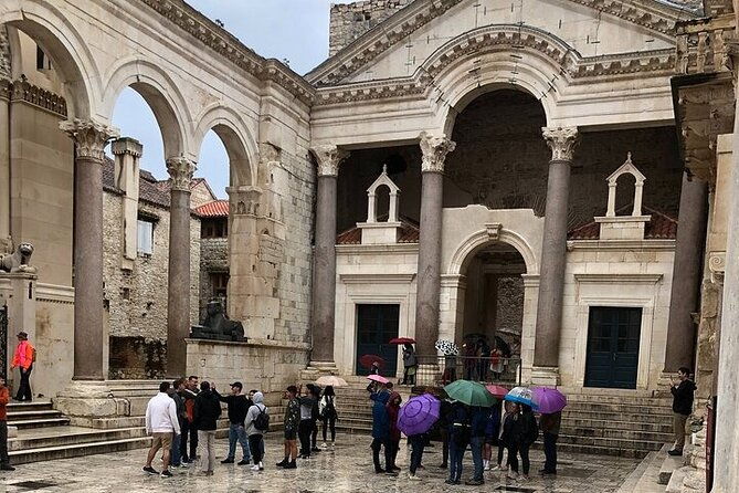 history-split-walking-tour-in-french-small-group