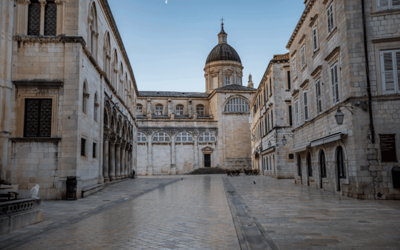 history-walking-group-tour-in-dubrovnik-with-licenced-guide