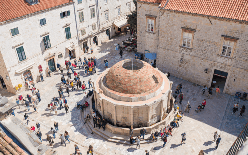 history-walking-group-tour-in-dubrovnik-with-licenced-guide