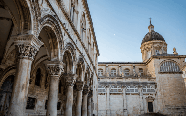 history-walking-group-tour-in-dubrovnik-with-licenced-guide