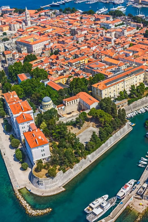 history-walking-group-tour-in-old-center-of-zadar