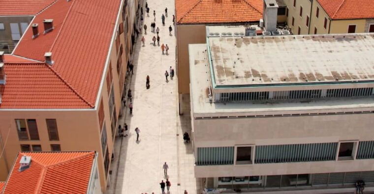 history-walking-group-tour-in-old-center-of-zadar