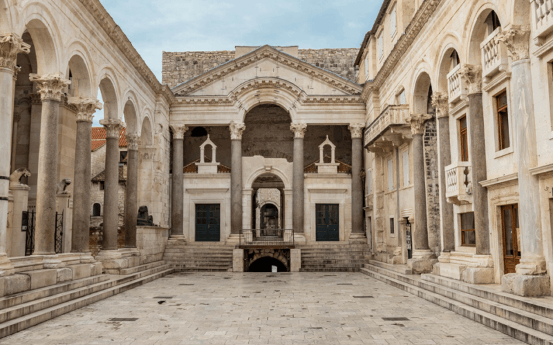history-walking-group-tour-in-split