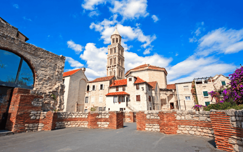 history-walking-group-tour-in-split