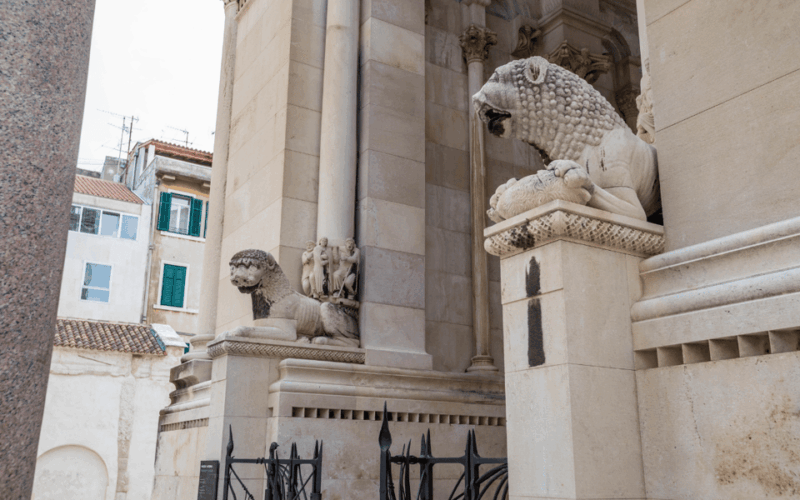 history-walking-group-tour-in-split