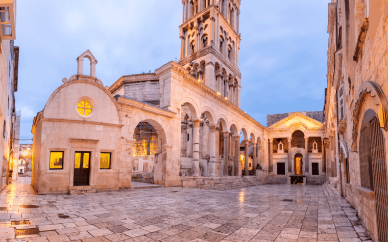 history-walking-group-tour-in-split