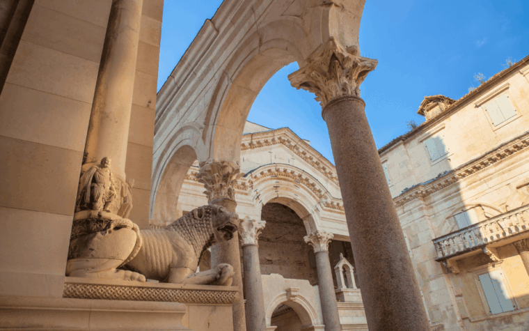 history-walking-group-tour-in-split