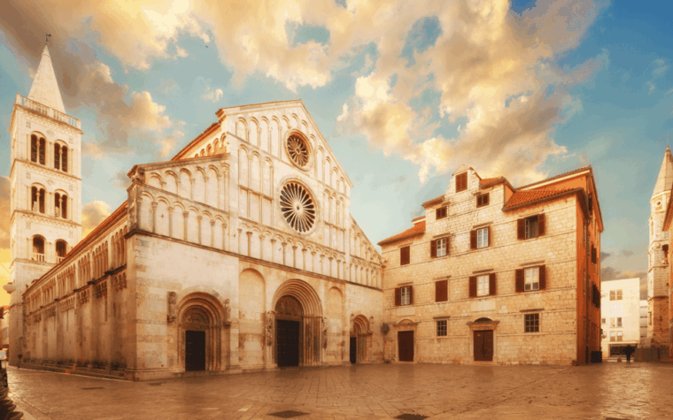 history-walking-tour-in-old-center-zadar-with-licenced-guide