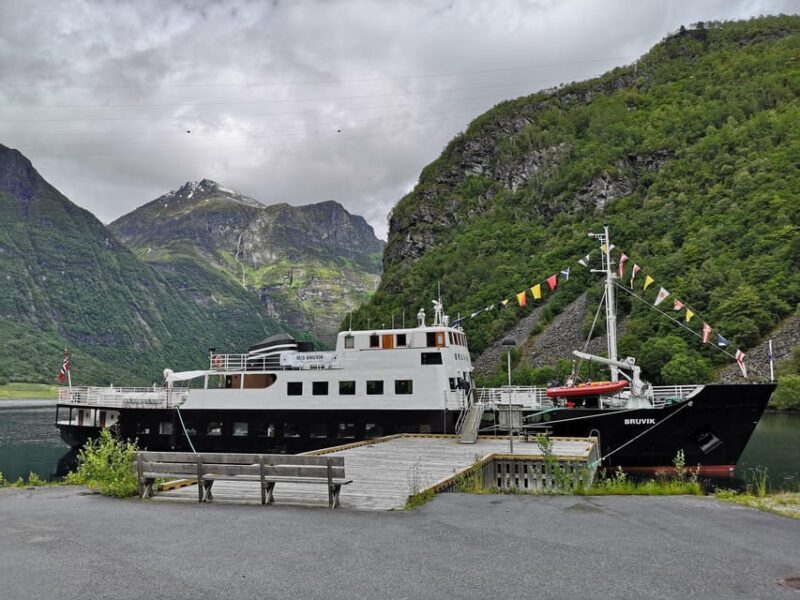 Hjørundfjord Fjord Cruise Afternoon Rountrip from Ålesund - Overall Experience: Authentic, Relaxing, and Scenic