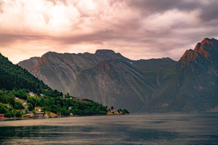 hjorundfjord-fjord-cruise-oye-alesund-one-way