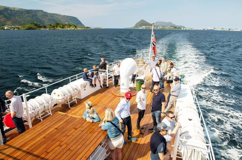 hjorundfjord-fjord-cruise-roundtrip-from-alesund