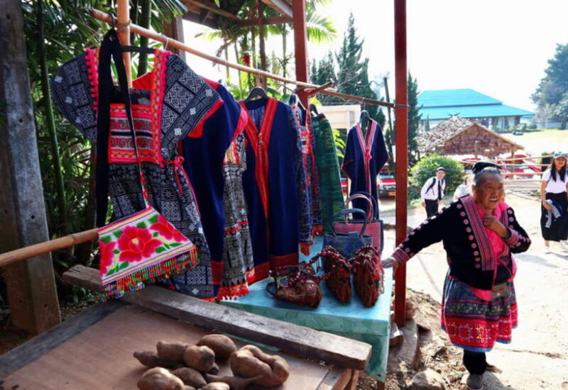 hmong-village-doi-suthep-and-wat-pha-lat-half-day-tour