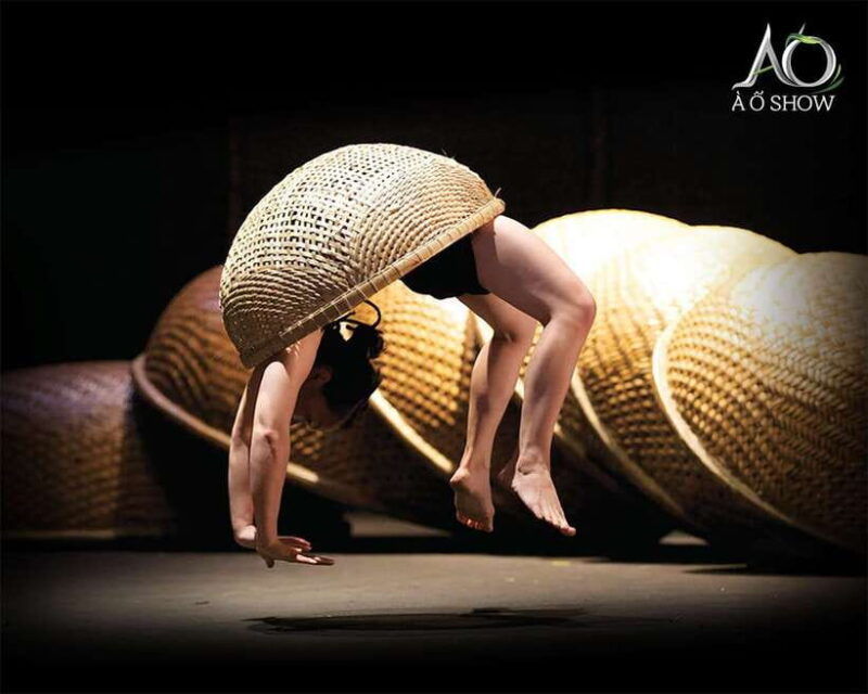 ho-chi-minh-a-o-show-bamboo-circus-at-saigon-opera-house