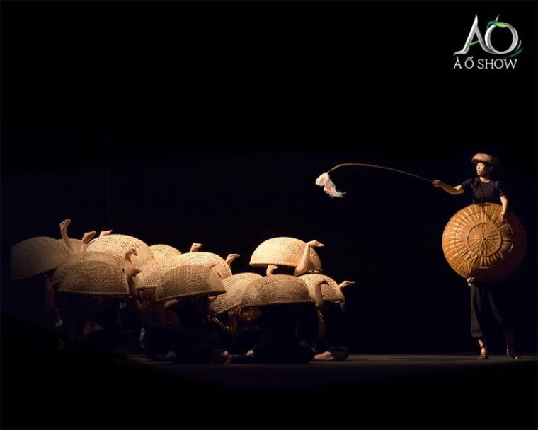 ho-chi-minh-a-o-show-bamboo-circus-at-saigon-opera-house