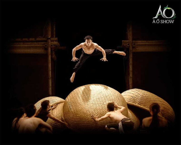 ho-chi-minh-a-o-show-bamboo-circus-at-saigon-opera-house