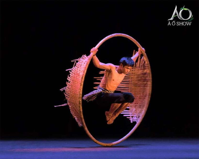 ho-chi-minh-a-o-show-bamboo-circus-at-saigon-opera-house