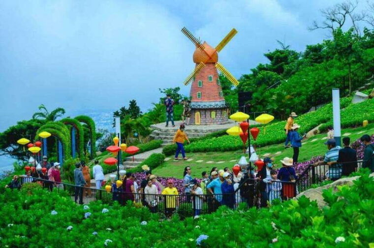 ho-chi-minh-city-cao-dai-temple-and-ba-den-mountain-tour