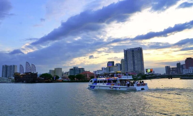 Ho Chi Minh City: Lively Saigon River Sightseeing Cruise - Key Points